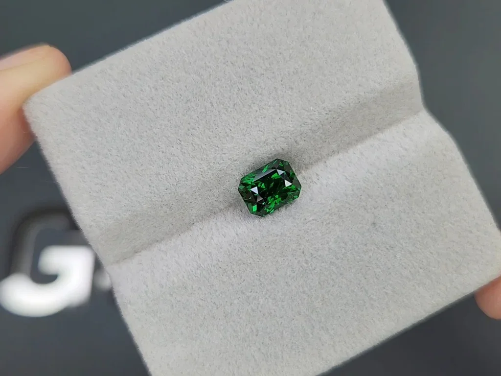 Granate tsavorita verde, talla octágono 1,25 quilates, Tanzania  Image №4