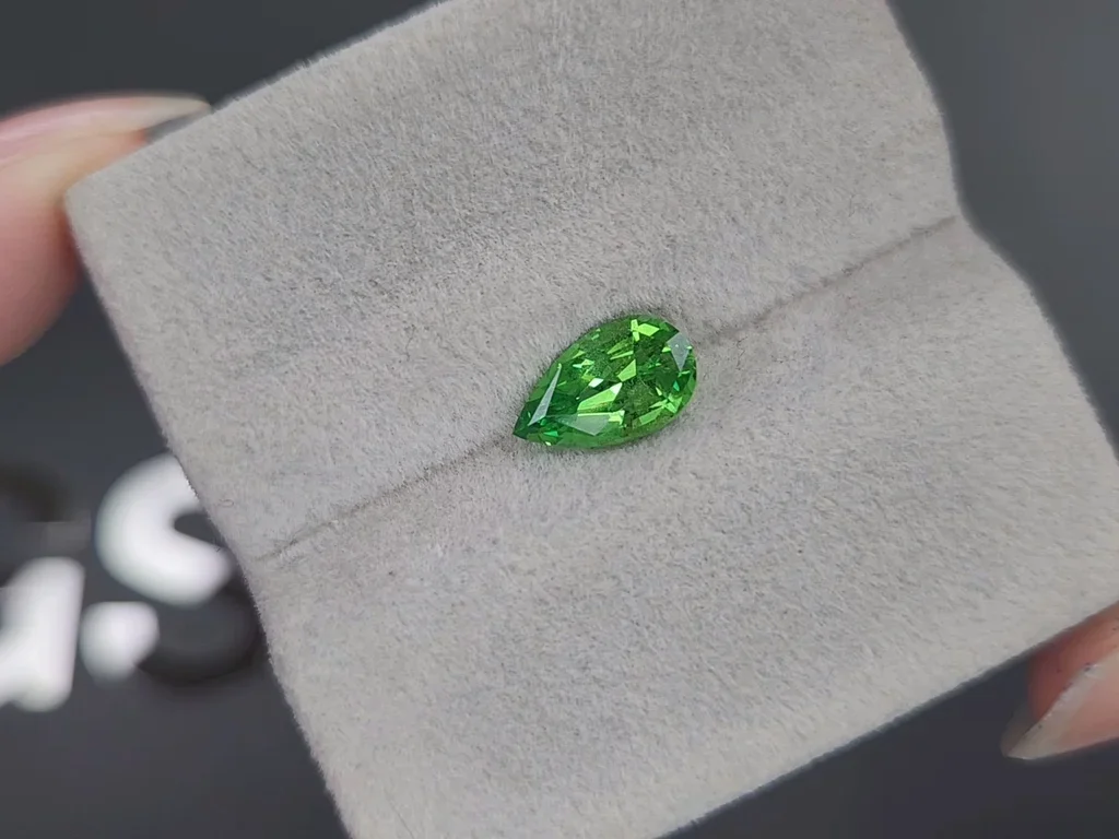 Granat tsavorit Intense Green birnenschliff 1,51 karat, Tansania  Image №4