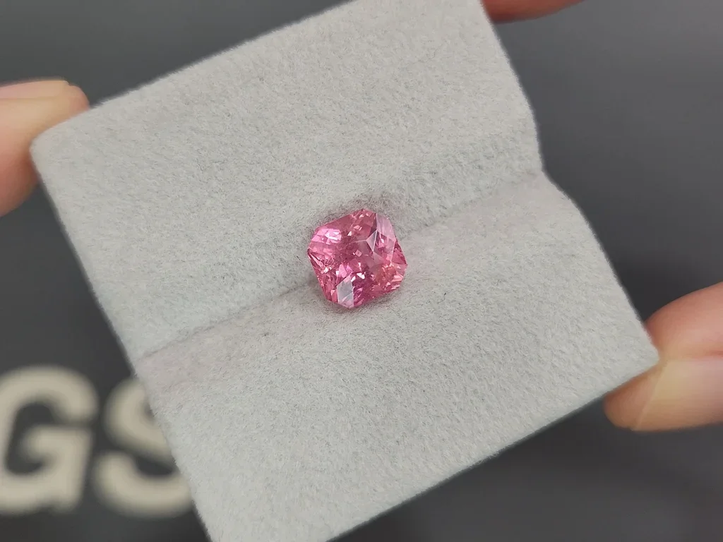 Espinela rosa mahenge de talla radiante de 3,08 ct, Tanzania  Image №4
