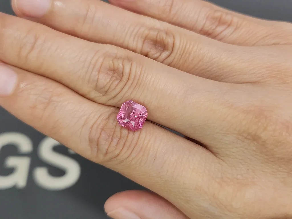 Espinela rosa mahenge de talla radiante de 3,08 ct, Tanzania  Image №2
