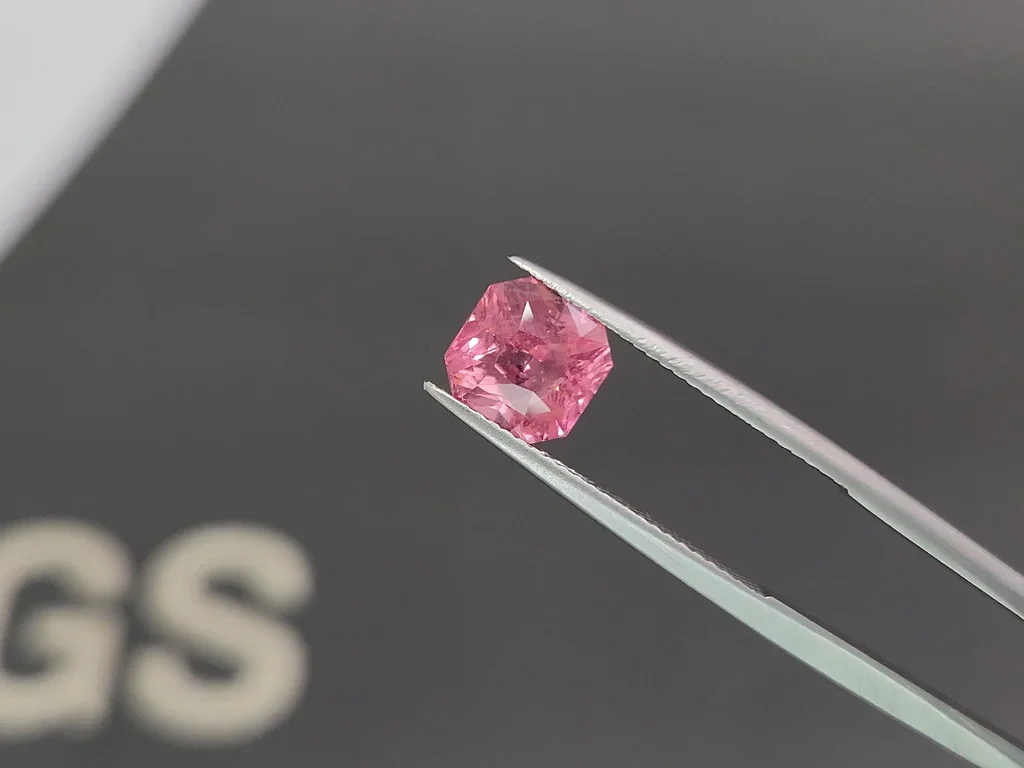 Espinela rosa mahenge de talla radiante de 3,08 ct, Tanzania  Image №3
