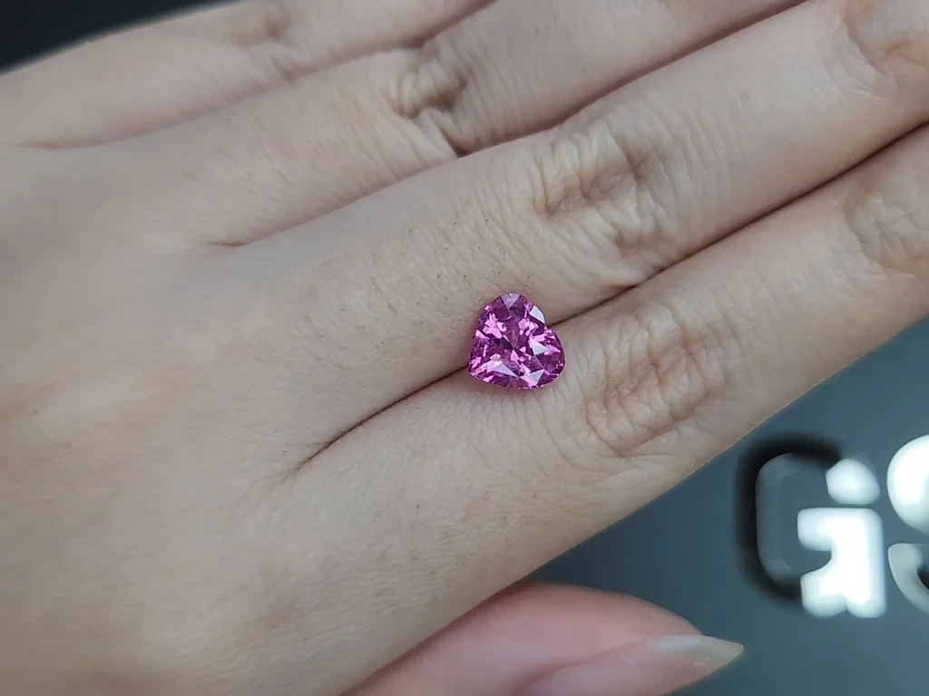 Spinel Mahenge Vivid Pink heart shape 2.02 carats, Tanzania Image №2