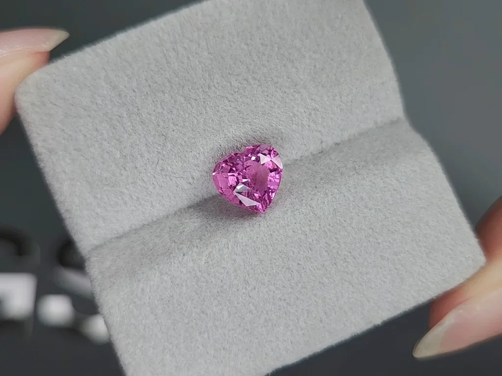 Spinel Mahenge Vivid Pink heart shape 2.02 carats, Tanzania Image №4