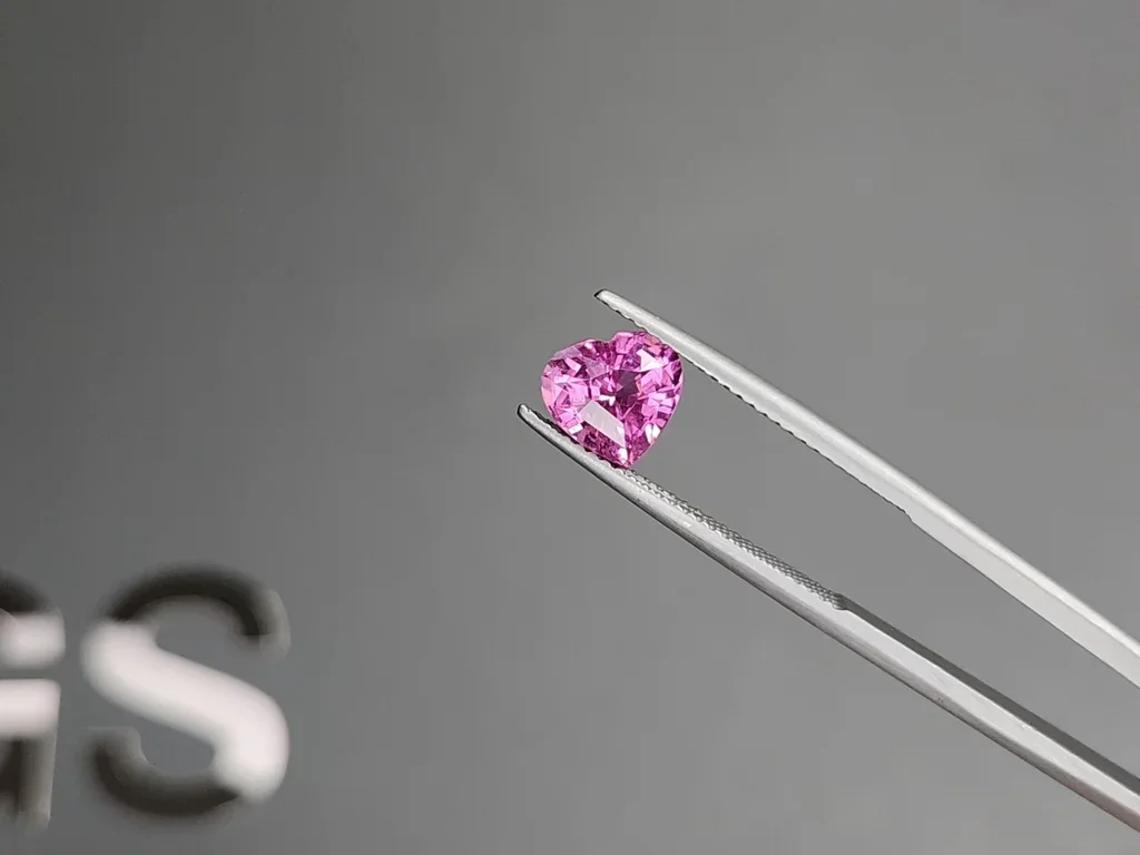 Spinel Mahenge Vivid Pink heart shape 2.02 carats, Tanzania Image №3