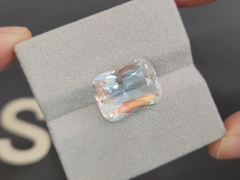 Piedra lunar arcoíris de Madagascar con talla cojín de 10,71 carats Image №4