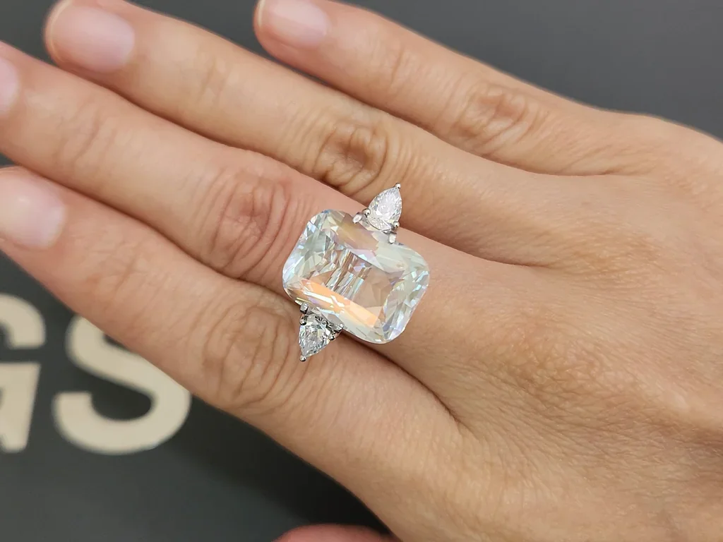 Piedra lunar arcoíris de Madagascar con talla cojín de 10,71 carats Image №5