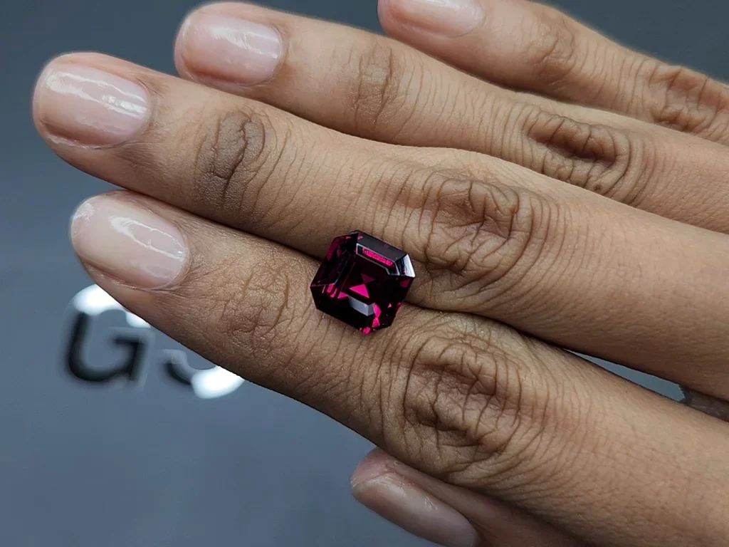 Granate rodolita talla Asscher de 5,92 quilates, África Image №2