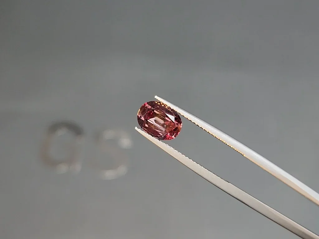 Grenat à changement de couleur taille ovale de 1,92 carats, Sri Lanka Image №5