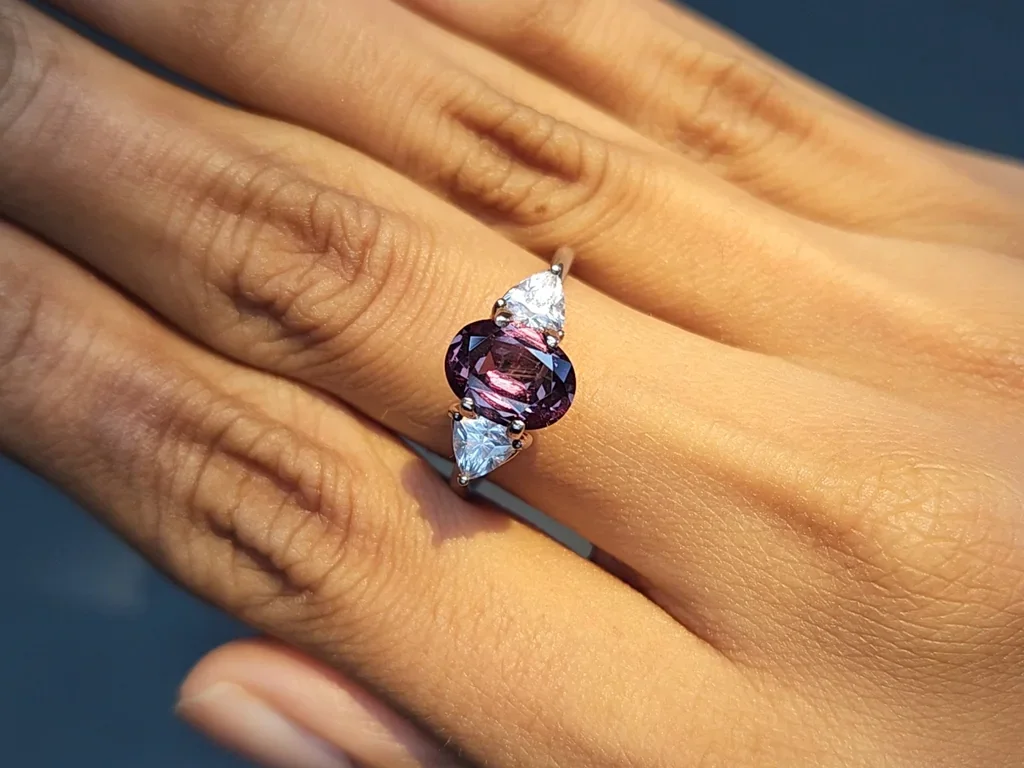 Grenat à changement de couleur taille ovale de 1,92 carats, Sri Lanka Image №9