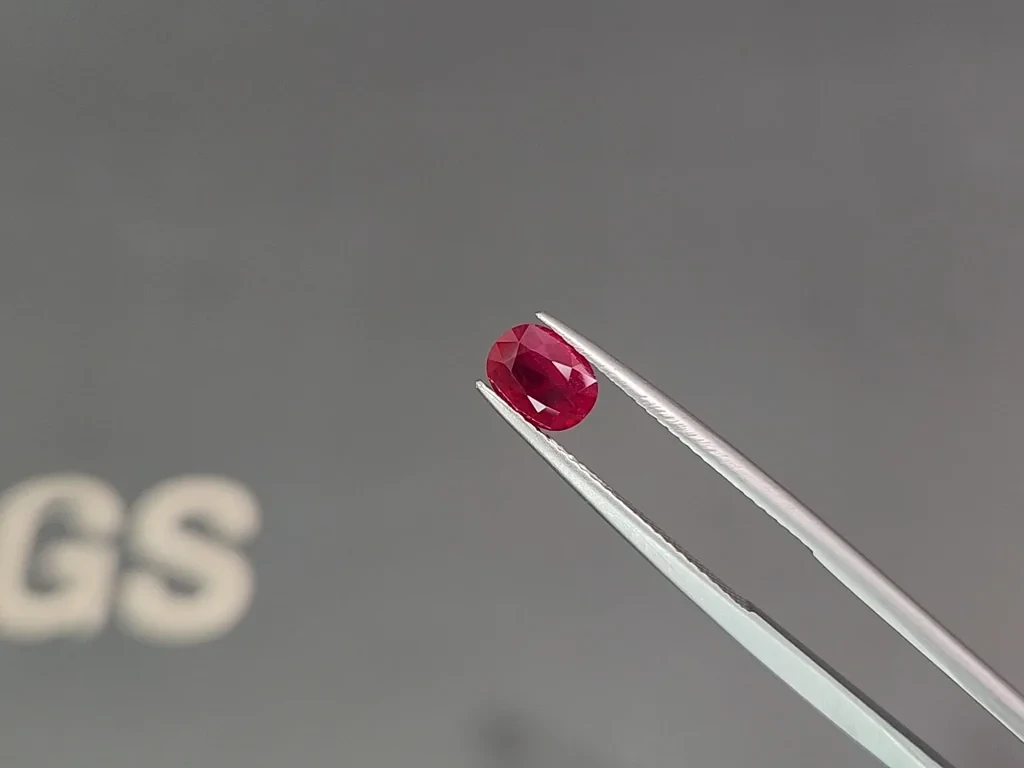 Rubí Sangre de Paloma sin tratar talla ovalada 1,08 quilates, Birmania  Image №3