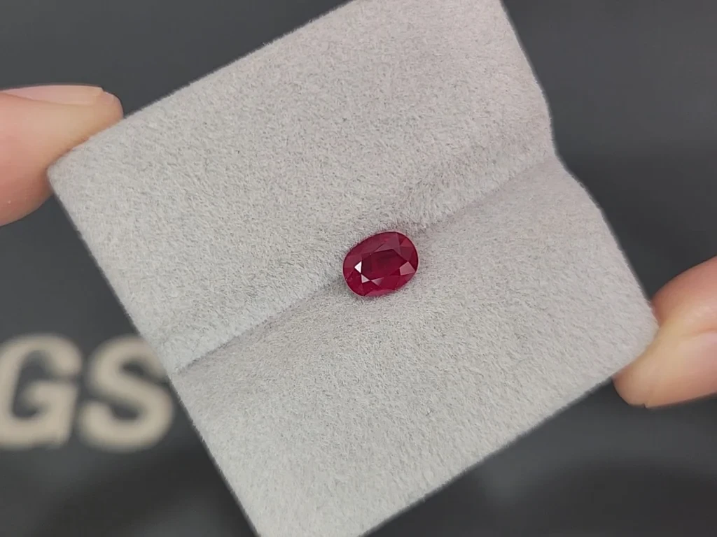 Rubí Sangre de Paloma sin tratar talla ovalada 1,08 quilates, Birmania  Image №4