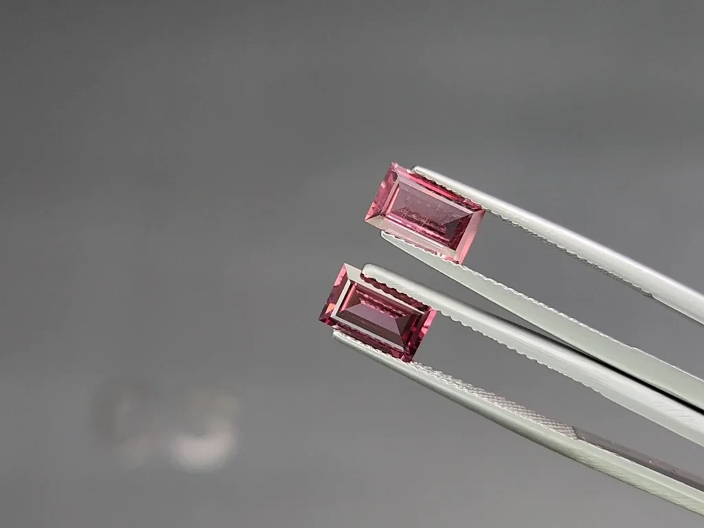 Pair of garnets rhodolite baguette cut 2.31 carats, Madagascar Image №3