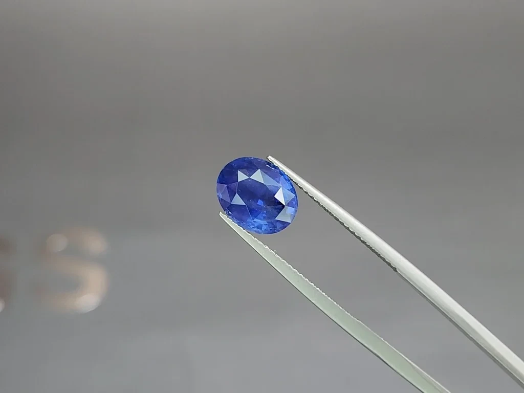 Unheated sapphire Royal Blue oval cut 4.05 carats, Sri Lanka Image №3