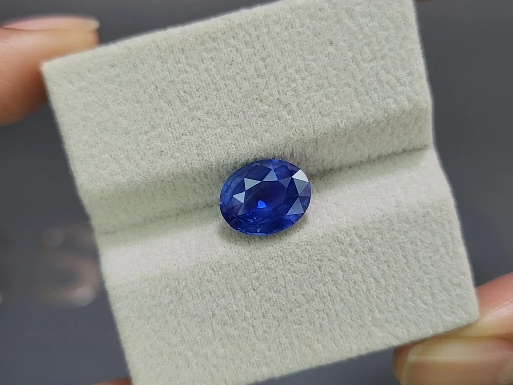 Unheated sapphire Royal Blue oval cut 4.05 carats, Sri Lanka Image №4