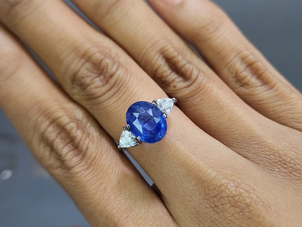 Unheated sapphire Royal Blue oval cut 4.05 carats, Sri Lanka Image №5