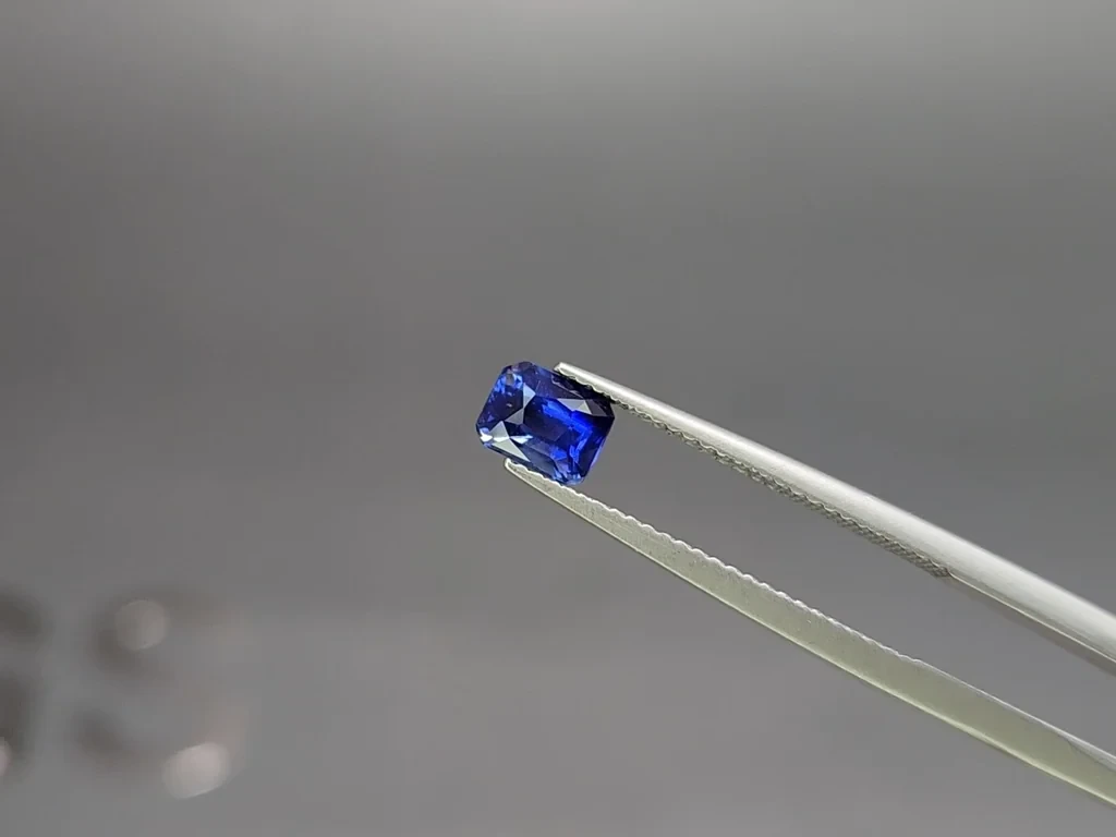 Sapphire Royal Blue octagon cut 1.05 carats, Sri Lanka Image №3