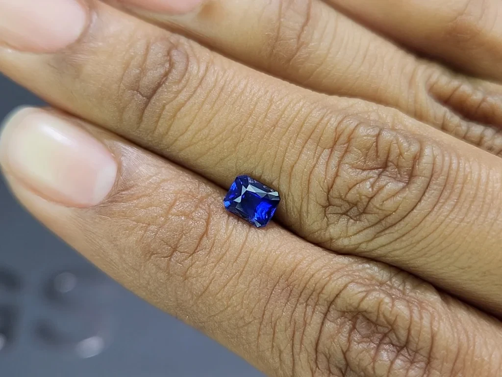 Sapphire Royal Blue octagon cut 1.05 carats, Sri Lanka Image №2