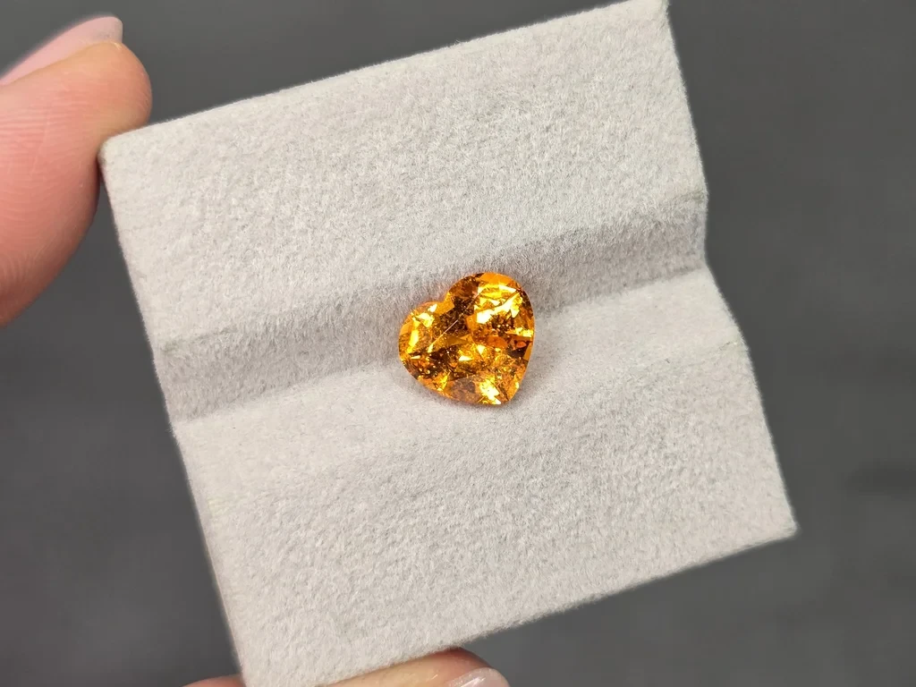 Spessartine orange vif aux proportions parfaites taille en cœur 3,96 carats, Nigeria  Image №4