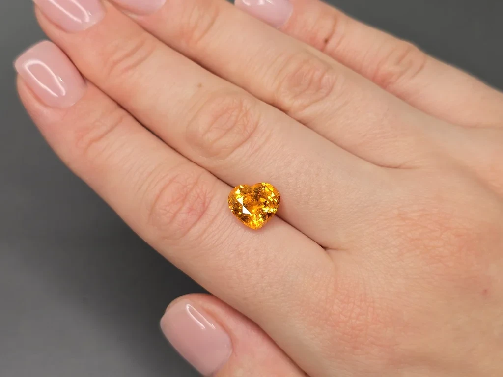 Spessartine orange vif aux proportions parfaites taille en cœur 3,96 carats, Nigeria  Image №2