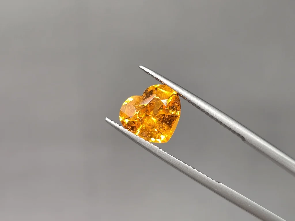 Spessartine orange vif aux proportions parfaites taille en cœur 3,96 carats, Nigeria  Image №3