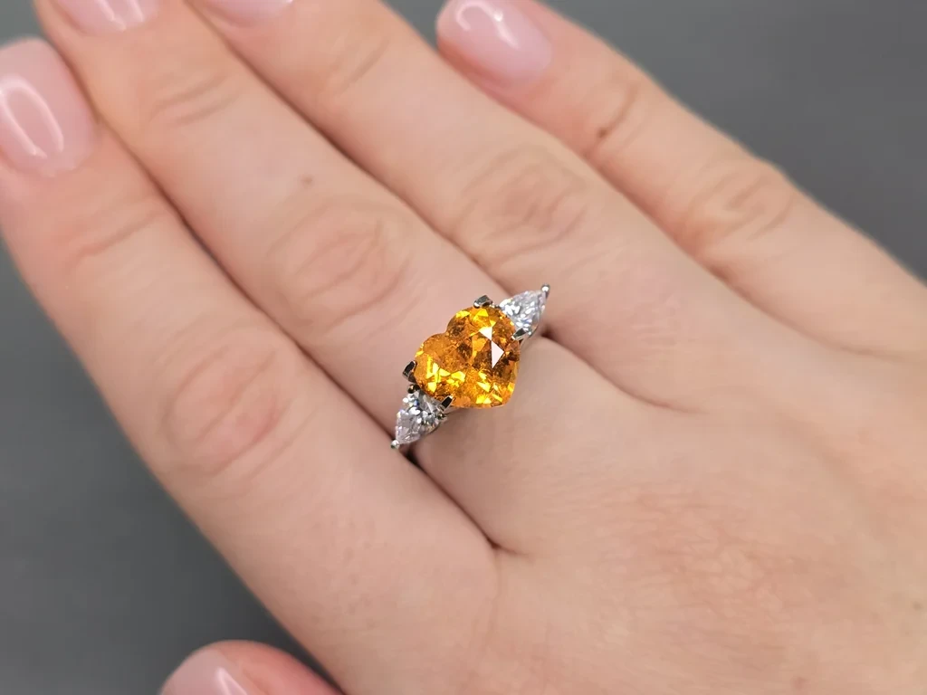 Spessartine orange vif aux proportions parfaites taille en cœur 3,96 carats, Nigeria  Image №5