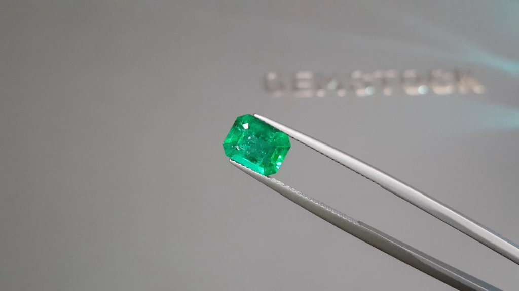 Vivid green emerald in traditional emerald cut 1.83 ct, Colombia Image №3