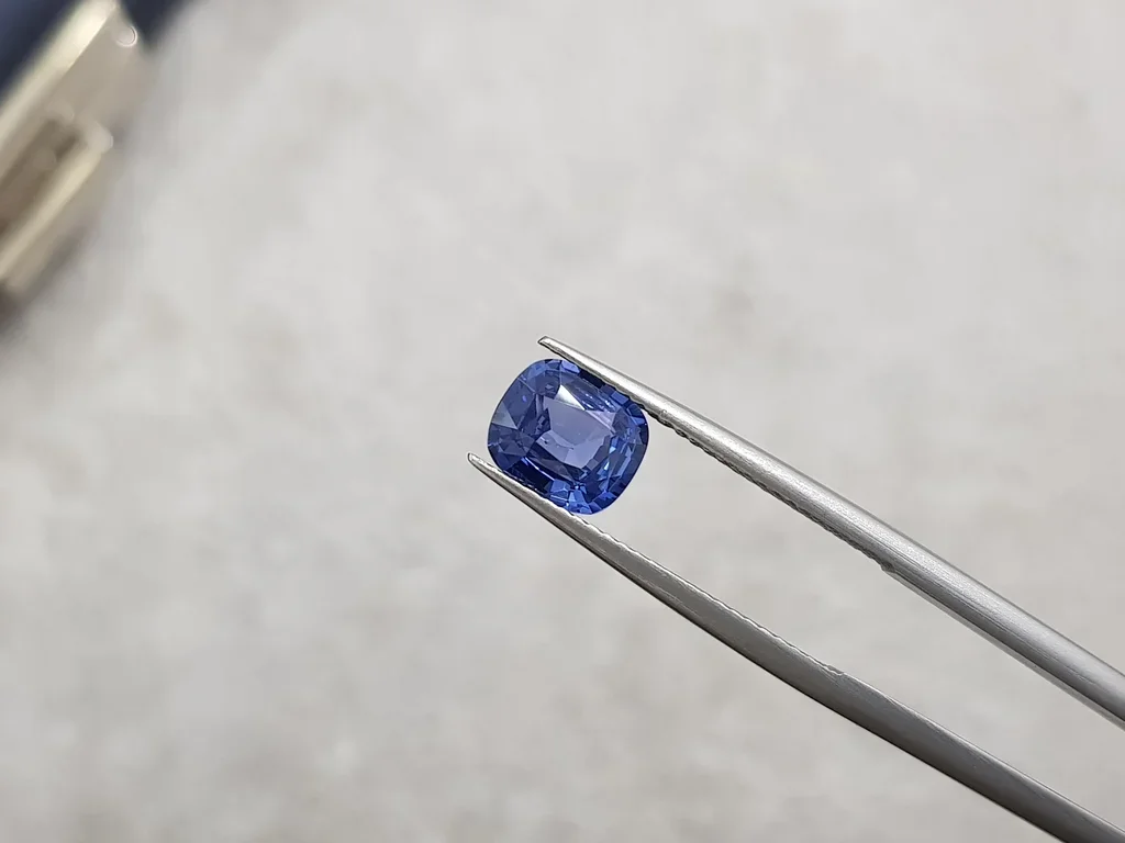 Saphir bleu bleuet taille coussin non chauffé 1,74 ct, Sri Lanka Image №3