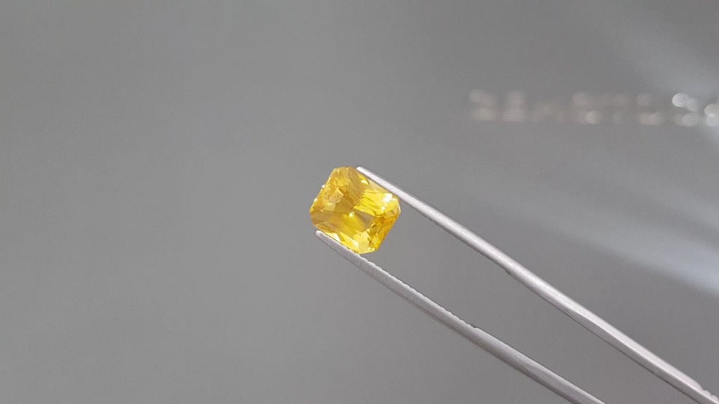 Golden yellow radiant-cut sapphire 4.35 ct, Sri Lanka Image №3