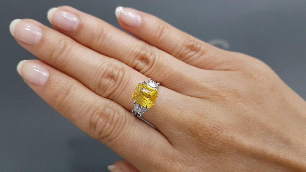 Golden yellow radiant-cut sapphire 4.35 ct, Sri Lanka Image №4