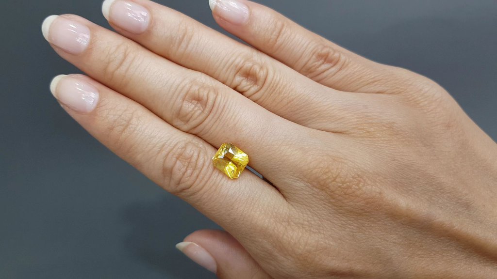 Golden yellow radiant-cut sapphire 4.35 ct, Sri Lanka Image №2