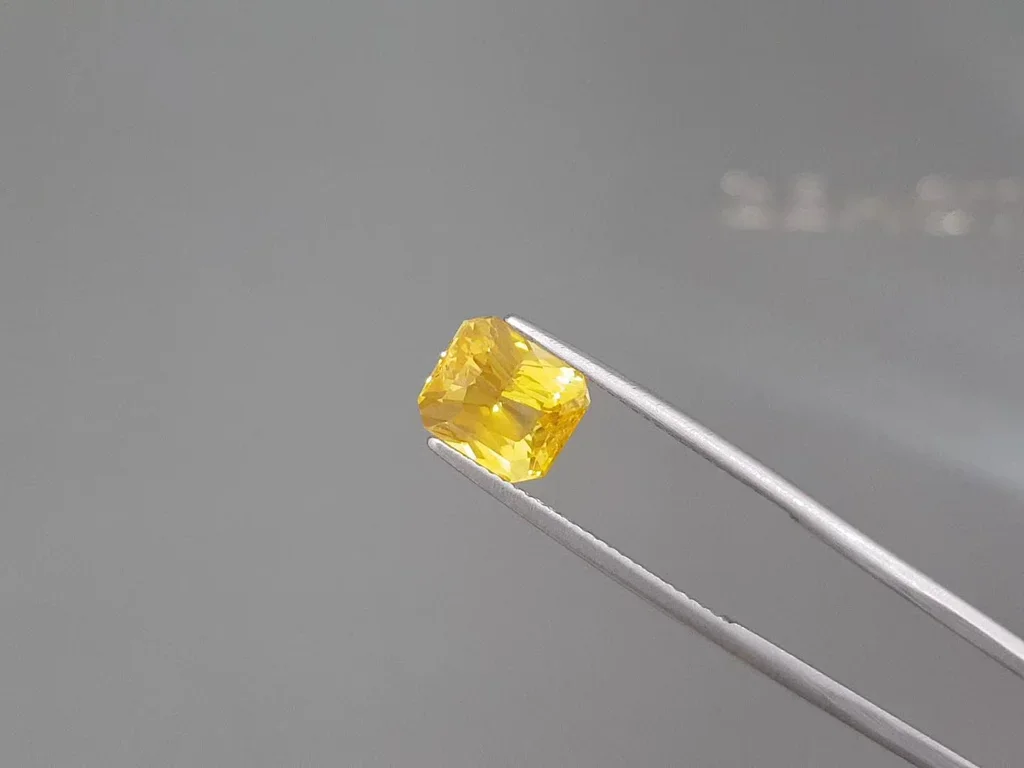 Saphir jaune vif taille radiant 4,35 ct, Sri Lanka Image №3