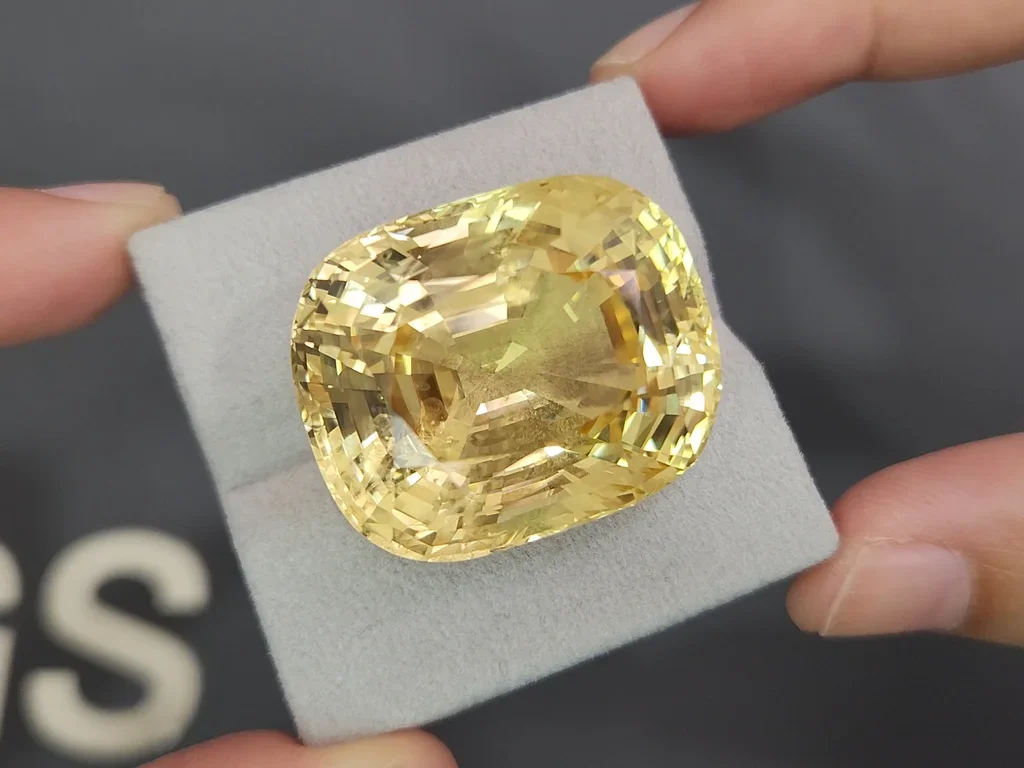 Unbeheizter saphir  goldgelber im kissenschliff 110,24 carats, Burma  Image №4