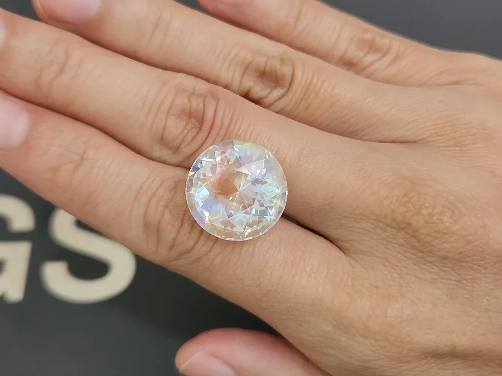 Piedra lunar arcoíris de talla redonda grande de 17,15 ct, Madagascar Image №2