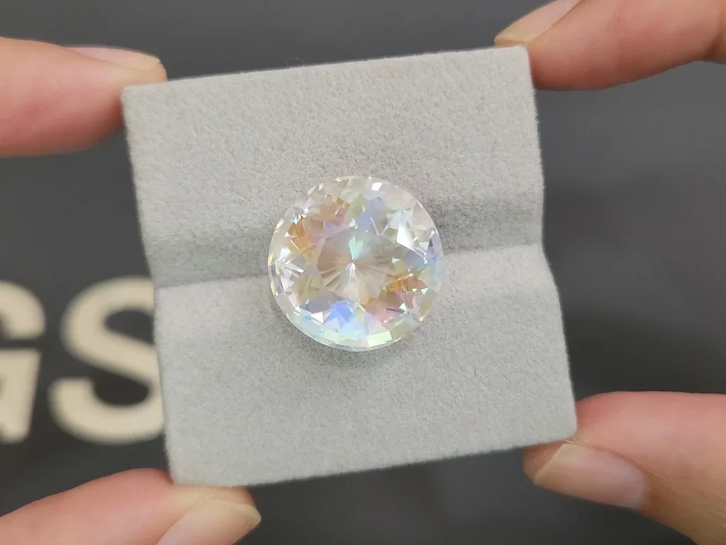 Piedra lunar arcoíris de talla redonda grande de 17,15 ct, Madagascar Image №4