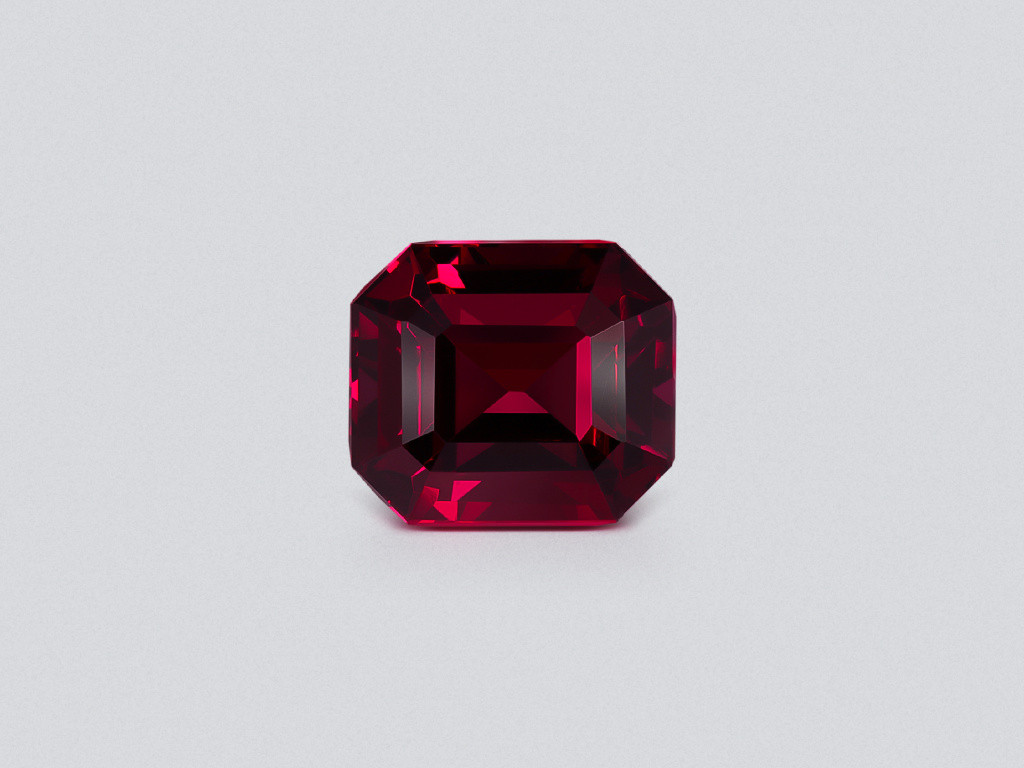 Granate rodolita, talla octogonal, 6,27 quilates, África Image №1