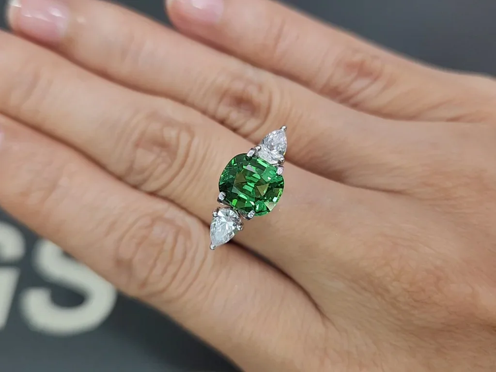 Granate tsavorita de corte cojín verde neón de 3,01 carats, de Tanzania Image №5
