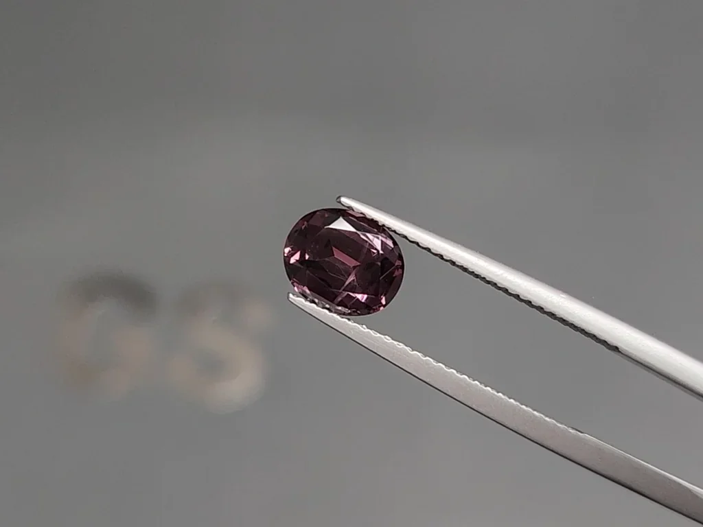 Grenat à changement de couleur taille ovale 1,75 ct, Sri Lanka Image №5