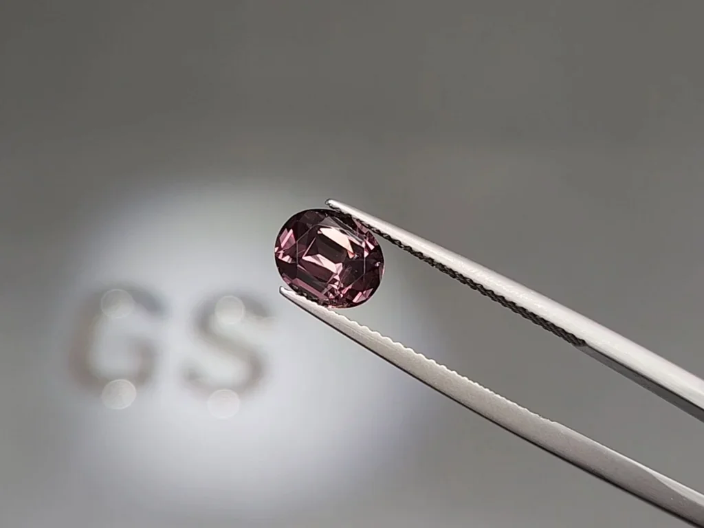 Grenat à changement de couleur taille ovale 1,75 ct, Sri Lanka Image №6