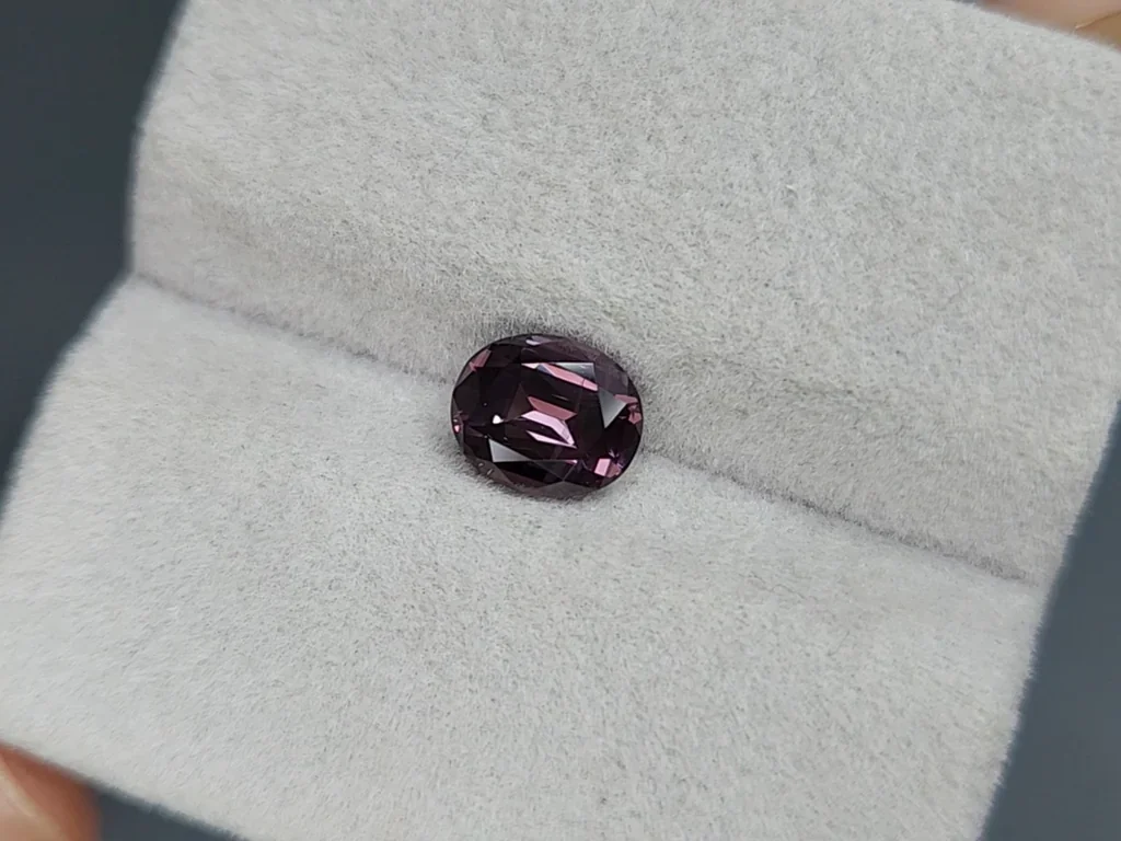 Grenat à changement de couleur taille ovale 1,75 ct, Sri Lanka Image №7