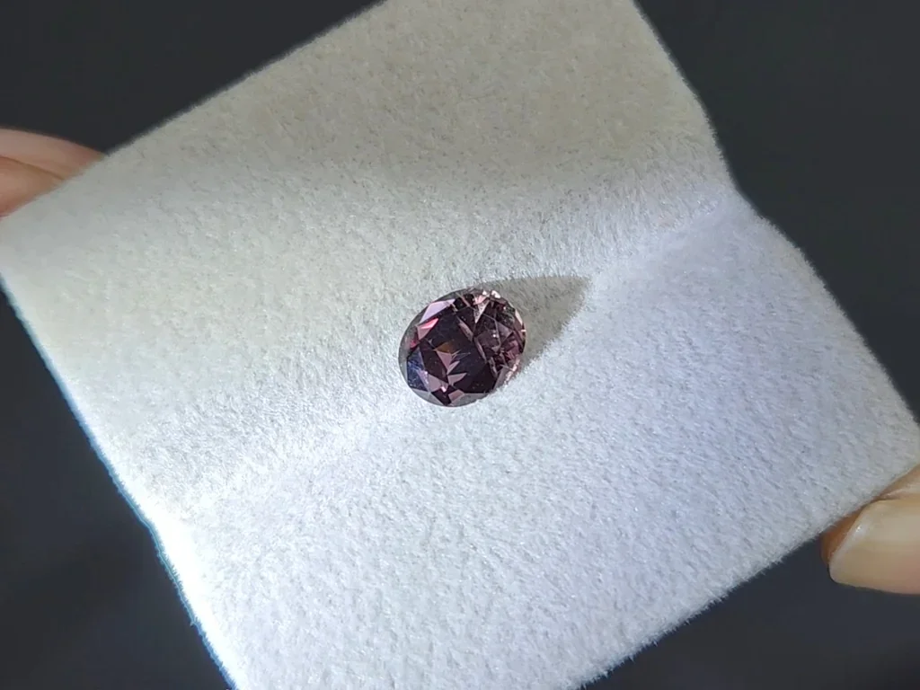 Grenat à changement de couleur taille ovale 1,75 ct, Sri Lanka Image №8