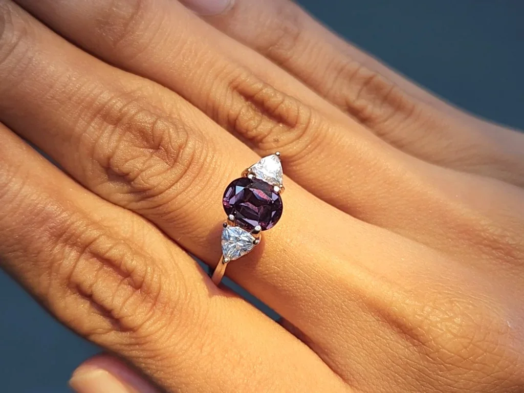 Grenat à changement de couleur taille ovale 1,75 ct, Sri Lanka Image №12