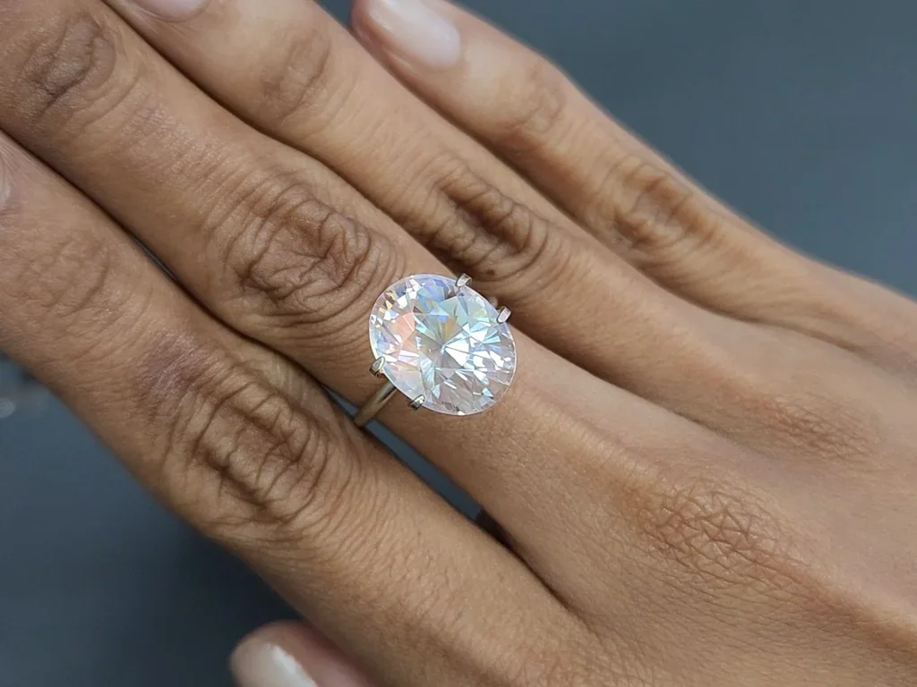 Piedra lunar arcoíris de talla ovalada de 8,35 carats, Madagascar Image №5