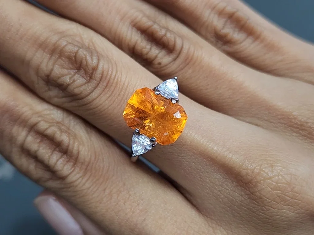 Garnet spessartine cushion cut 6.17carats, Africa Image №5