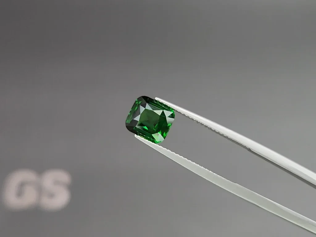 Tsavorite garnet cushion cut 3.03 carats, Africa Image №3