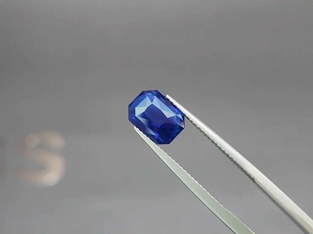 Unbehandelter Saphir Royal Blue im smaragd schliff 3,22 karat, Sri Lanka Image №3