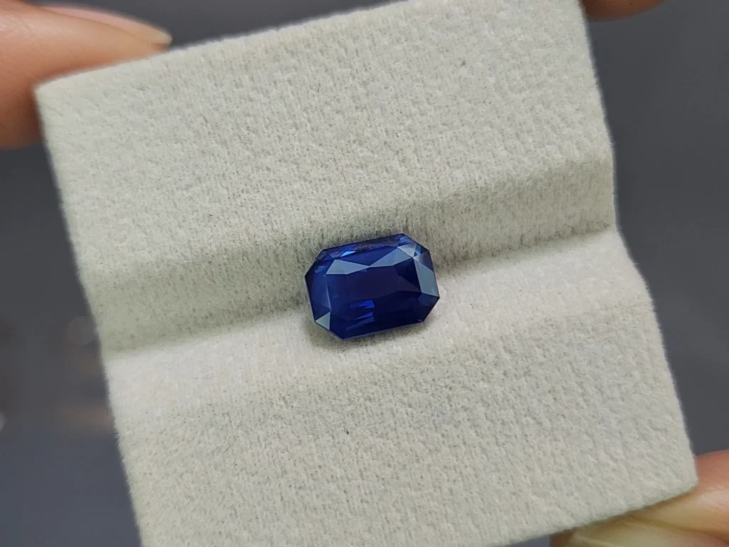 Unbehandelter Saphir Royal Blue im smaragd schliff 3,22 karat, Sri Lanka Image №4