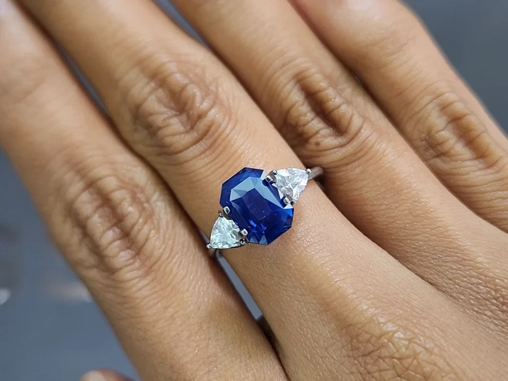 Unbehandelter Saphir Royal Blue im smaragd schliff 3,22 karat, Sri Lanka Image №5