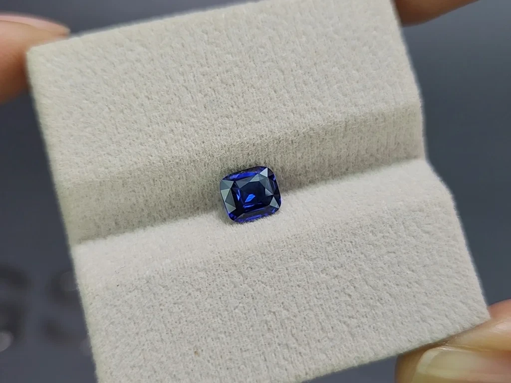 Saphir Royal Blue im сushion-schliff, 1,02 karat, Sri Lanka Image №4