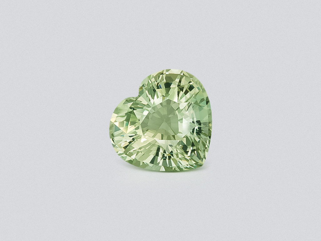 Hellgrüner beryll im herz schliff 10,70 karat, Afrika Image №1