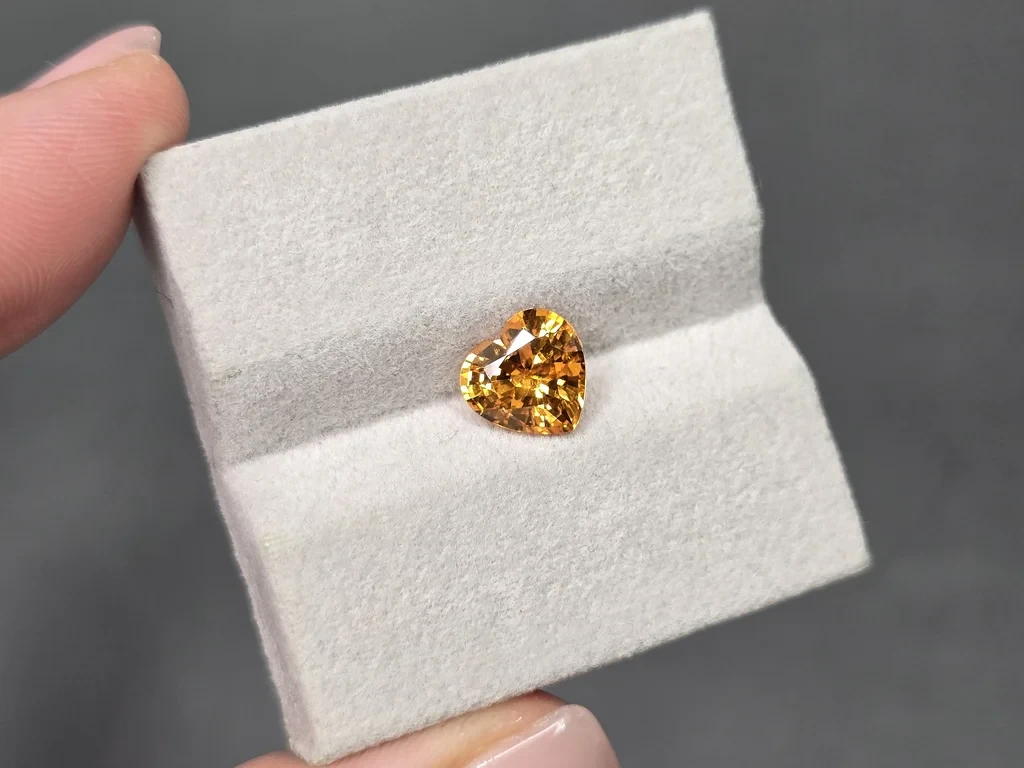 Spessartine garnet Fanta Vibrant in heart shape 3.05 carats, Nigeria Image №4
